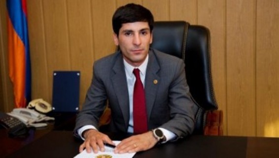 Արարատի մարզպետ Գարիկ Սարգսյանը ստիպողաբար մարդկանց ուղարկում է մասնակցելու այսօրվա երթին