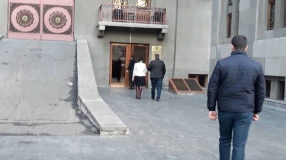 Աննա Հակոբյանը «թաքնվեց» Օպերայի շենքում, մինչեւ Փաշինյանն եկավ