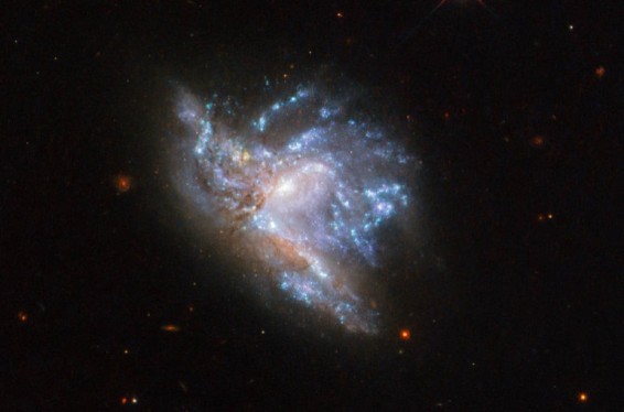 ՆԱՍԱ-ն հրապարակել է երկու բախվող գալակտիկաների լուսանկարը