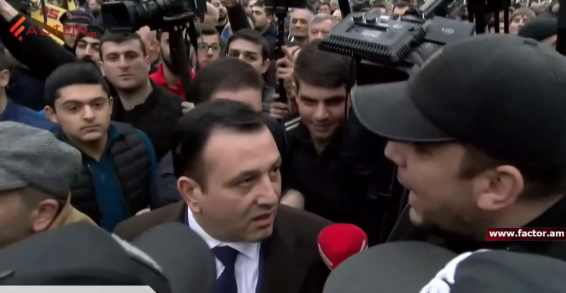 Video. Դու սկի չգիտես Հայաստանի հիմնը ով ա գրել, խի՞ ես եկել ստեղ. քաղաքացին՝ «Իմ քայլի» պատգամավորին