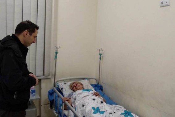 Мэр Еревана посетил женщину, получившую травму во время акции протеста на проспекте Маштоца