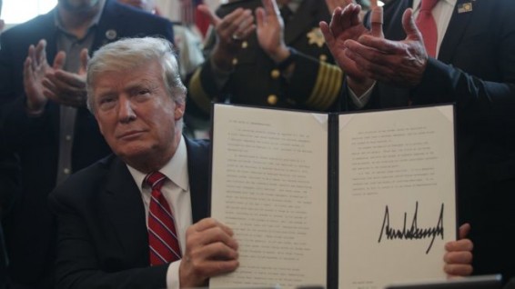 Трамп впервые применил право вето, чтобы сохранить режим ЧП