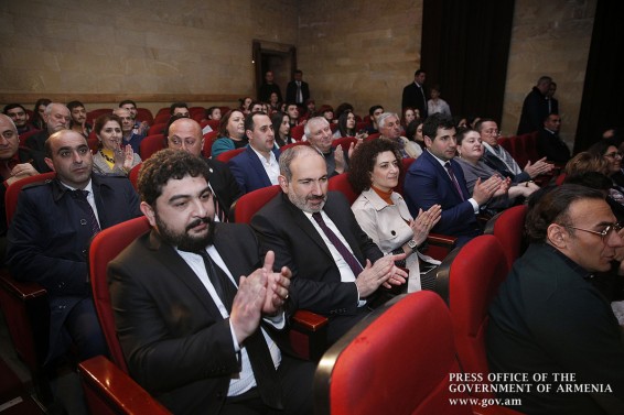 Վարչապետը և տիկին Աննա Հակոբյանը դիտել են «44 աստիճանի վրա» ներկայացումը