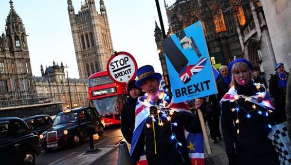 Мэй попросила ЕС отложить Brexit