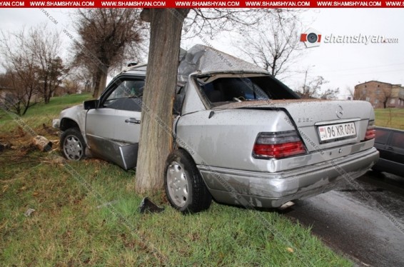 Երևանում 36-ամյա վարորդը ոչ սթափ վիճակում Mercedes-ով բախվել է հաստաբուն ծառերին. Shamshyan.com