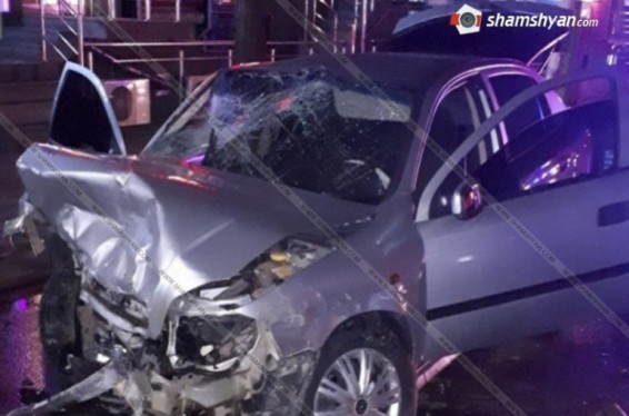 Երևանի Բագրատունյաց փողոցում բախվել են ВАЗ 2106-ը, Opel-ը և Mercedes-ը. կան տուժածներ. Shamshyan.com