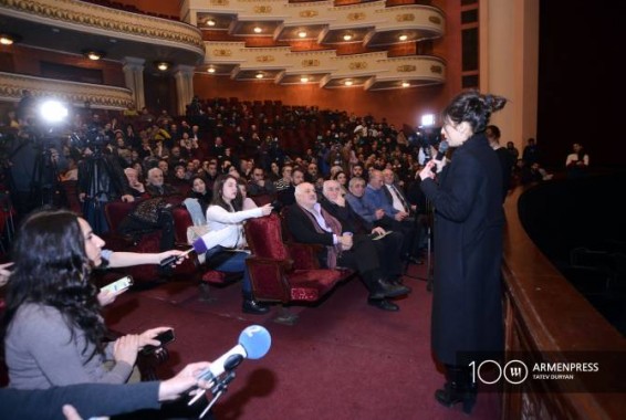 Օպերային թատրոնի աշխատակիցները Նազենի Ղարիբյանից պահանջում են հեռանալ պաշտոնից