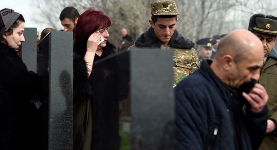 Парни погибли не ради того, чтобы мы грызлись 365 дней в году — Ашотян в годовщину войны