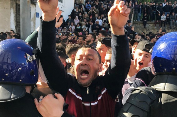 Ալժիրում ոստիկաններն արցունքաբեր գազ են կիրառել ցուցարարների նկատմամբ