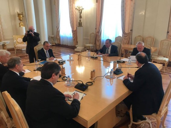 VIDEO: Как главы МИД России, Армении и Азербайджана прибыли на встречу в Москву