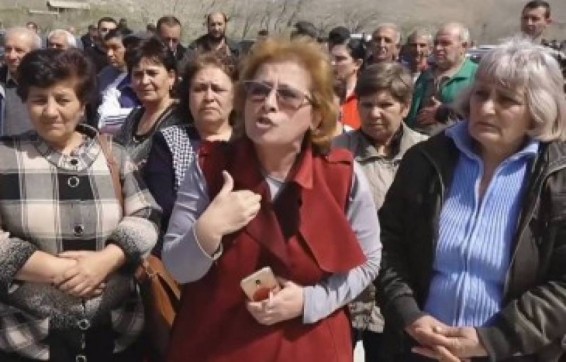 Video. 5000 դրամանոցը ձեր տնեցիք են, մեր հասցեին ասում են՝ 5000 դրամանոց․ ցուցարար