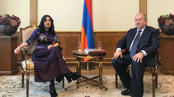 Президент Армении Армен Саркисян и Наира Зограбян обсудили касающиеся прав и свобод человека вопросы