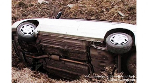 Ձորն ընկած մեքենայի վարորդն ու ուղևորը հոսպիտալացվել են