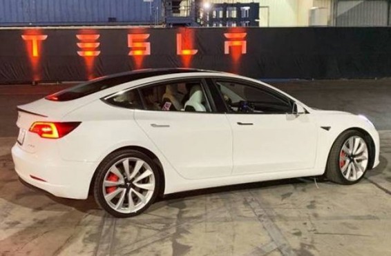 Չինաստանում դեռևս անհայտ պատճառով Tesla-ի էլեկտրաքառ է բռնկվել