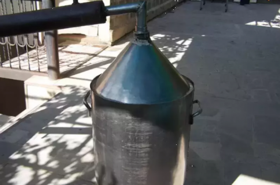 Մեղրիի ոստիկանները բացահայտել են Մեղրիում օղի թորելու կաթսաների գողությունը