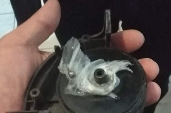 Հայաստանում Շվեդիայի քաղաքացու ճամպրուկի անիվի միջից հայտնաբերվել է սև, կասկածելի կոշտ զանգված