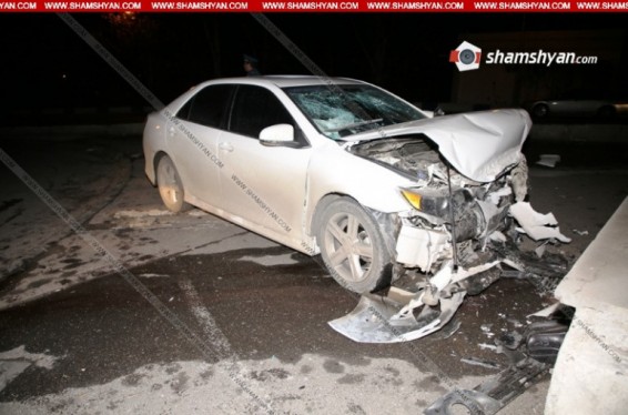 Երևանում 25-ամյա վարորդը Toyota Corolla-ով բախվել է գետնանցումի պատին. կան վիրավորներ. Shamshyan.com