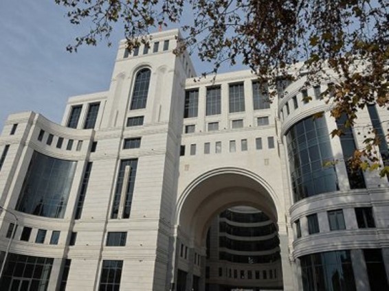 Նախկինում որոշ դեսպաններ հրաժարվել էին աշխատավարձերից. այժմ պահուստային ֆոնդից փող հատկացվեց ԱԳՆ-ին