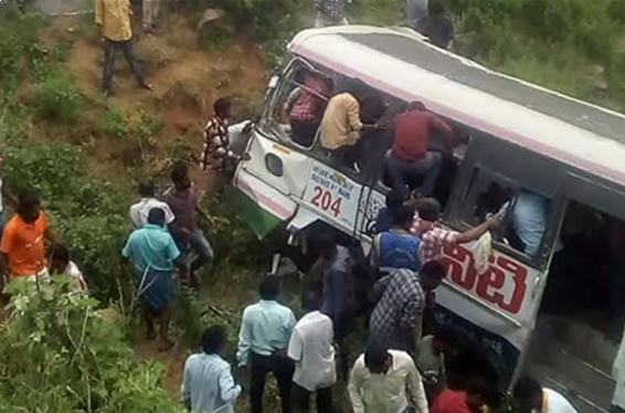 Հնդկաստանում ավտոբուսն ընկել է կիրճը. տասնյակ մարդիկ են զոհվել