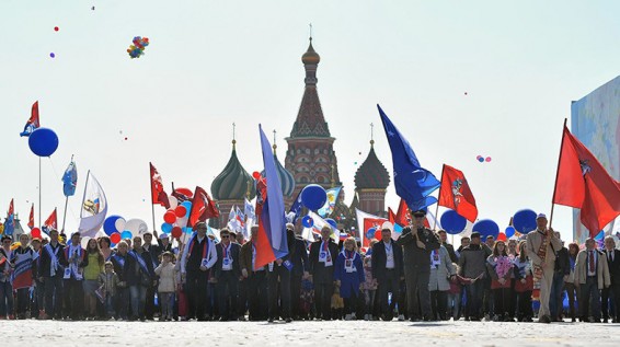 На первомайское шествие в Москве вышли более 100 тыс. человек