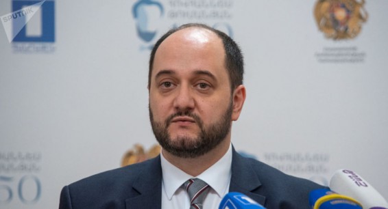 Араик Арутюнян сказал, сколько в Минобразования сэкономили на бензин