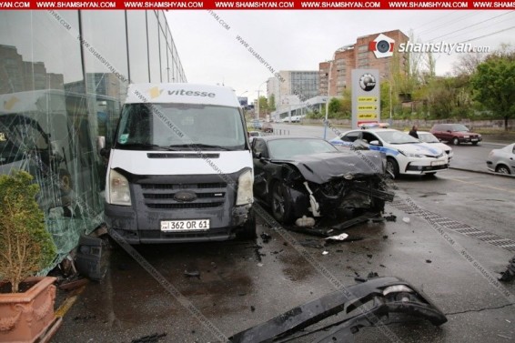 Խոշոր ավտովթար Երևանում. մեքենան կոտրել է խանութի ապակիները