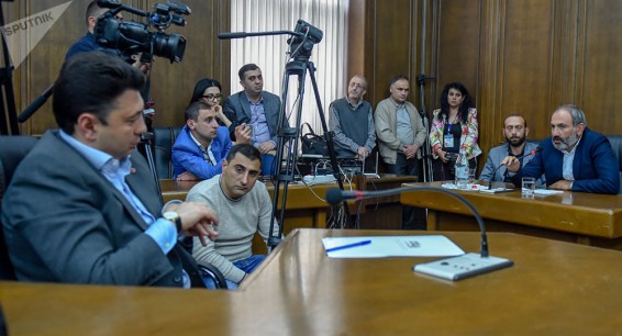 Сказки бабушки Гюльназ: Шармазанов об итогах премьерства Пашиняна