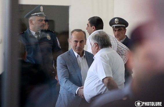 Ռոբերտ Քոչարյանի պաշտպանական կողմը որոշեց ինքնաբացարկ հայտնել դատարանին
