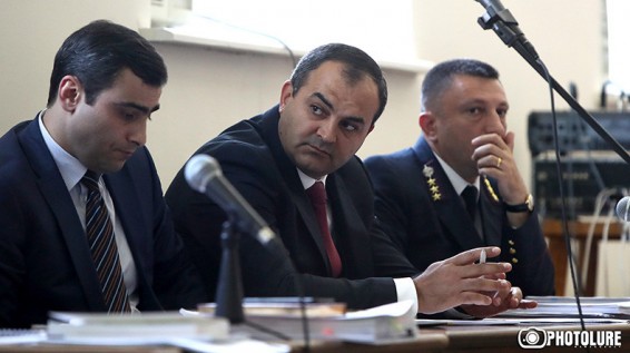 Ինչո՞ւ դատախազը դահլիճ մտավ դատավորի ծառայողական մուտքից