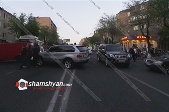 Երևանի Ռուբինյանց փողոցի բնակիչները փակել են ճանապարհը՝ քաղաքապետարանից պահանջելով կատարել տրված խոստումը. Shamshyan.com