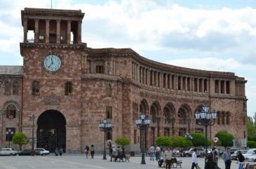 Կառավարության 3-րդ մասնաշենքում պայթուցիկ սարքի առկայության վերաբերյալ ահազանգ է ստացվել ԱԻՆ-ում