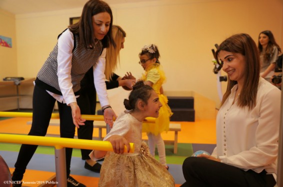 Սպիտակում վերաբացվել է մանկավարժահոգեբանական աջակցության կենտրոնը, որը հատուկ կարիքով շուրջ 100 երեխայի կմատուցի նաև ցերեկային խնամքի ծառայություն