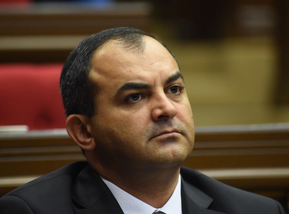 ՊՆ երկու փոխնախարարներին պետք էր պատասխանատվության ենթարկել և ոչ թե խորհրդակցություն հրավիրել. Արթուր Դավթյան