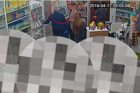 Երևանի Բագրատունյաց պողոտայում գործող դեղատներից մեկից  քաղաքացին գումար է հափշտակել