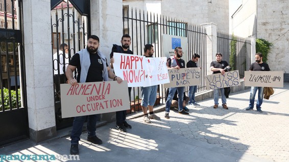 Happy now? Բողոքի ակցիա ԵՄ պատվիրակության գրասենյակի դիմաց