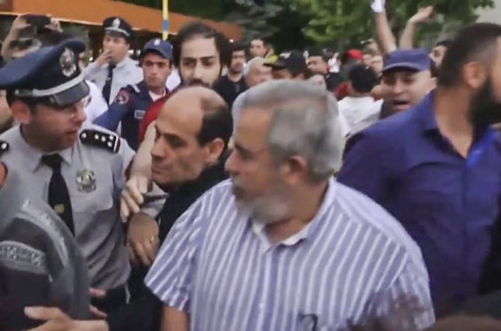 Թոռների հետ զբոսնող Հրանտ Մարգարյանի դեմ  հարձակման տեսագրությունները փոխանցվել են ոստիկանությանը, ենթադրում եմ՝ կհարուցվի քրգործ. Գեղամ Մանուկյան