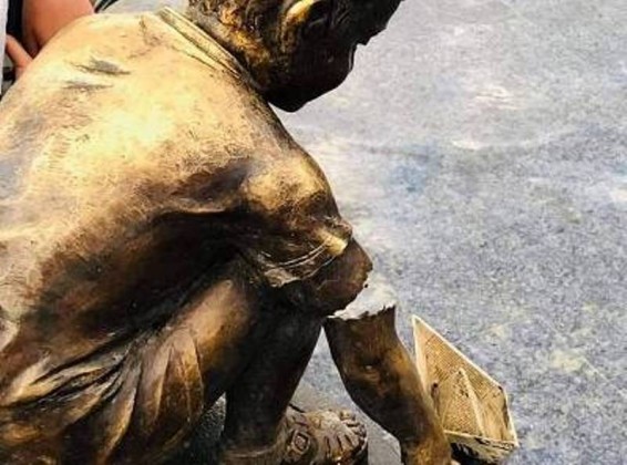 Մի քանի օր դիմացավ. Կոտրել են Երեւանի նորաբաց այգու ամենագեղեցիկ արձանը