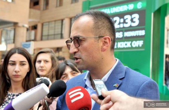 Արսեն Թորոսյանը դժվարանում է հայտնել ծխելն արգելելու մասին օրենքի նախագծի ներկայացման ժամկետները