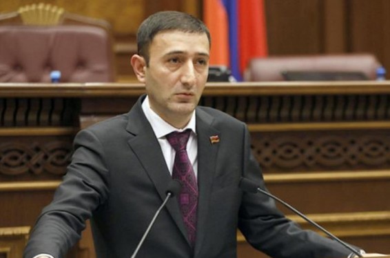 Բաբկեն Թունյանը բացատրեց՝ ինչու ԱԺ նիստի մեկնարկին 20 րոպե ընդմիջում վերցրին