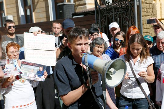 Սավչենկոն հանրահավաք է անցկացնում Պորոշենկոյի նստավայրի մոտ