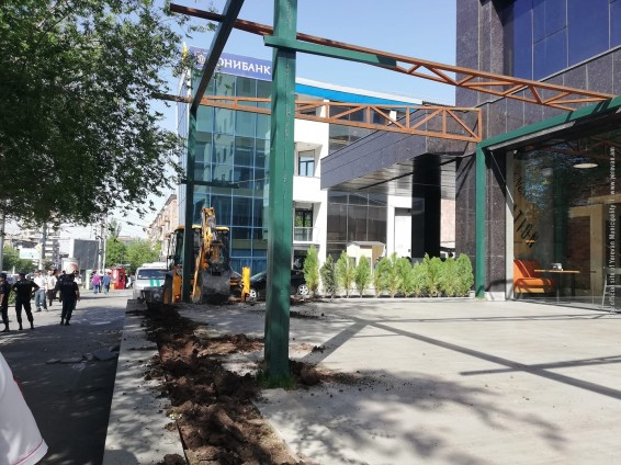 Արաբկիր. դպրոցի մարզադաշտի տակ առանց թույլտվության երկհարկանի ավտոկայանատեղի է կառուցվել