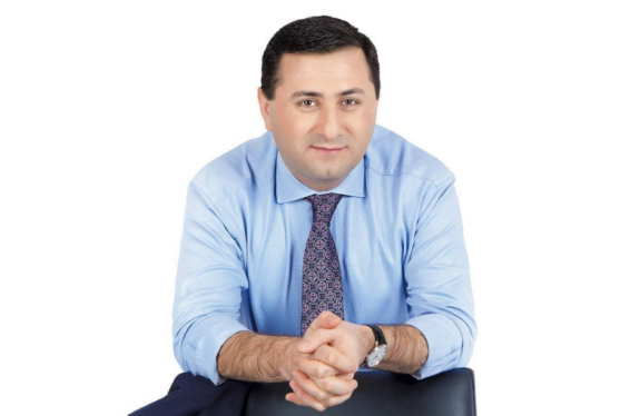 Տաքսու վարորդներն ամենաանպաշտպան մարդիկ են դարձել. Սամվել Ֆարմանյանը՝ օդանավակայանում ոստիկանական «գործողությունների» մասին