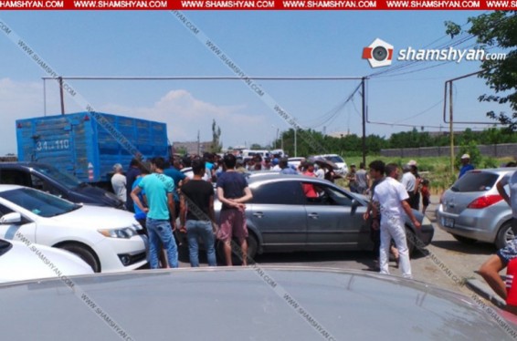 Մարմարաշեն գյուղի բնակիչները, ի նշան բողոքի, փակել են դեպի Արտաշատ տանող ճանապարհը. Shamshyan.com