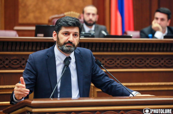 Ռոբերտ Քոչարյանի աջակիցներն ու նրանց ընդդիմադիրները կրկին դատարանի բակում են
