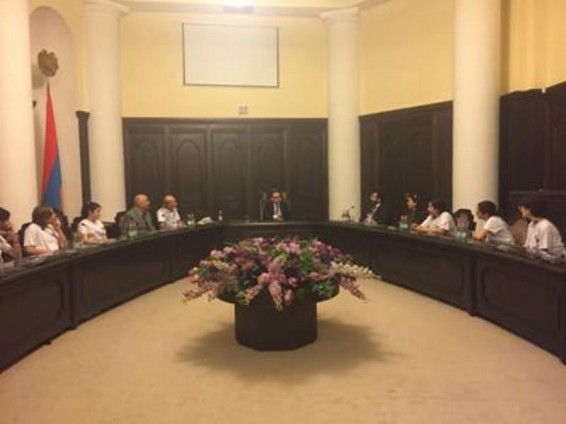 Կառավարությունում հյուրընկալել են «Մեսրոպյան հայկական դպրոցի» աշակերտներին. Ներկայացրել են բարեփոխումները