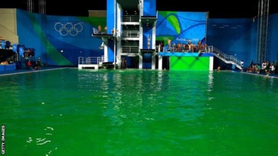 Рио-2016: вода в олимпийском бассейне внезапно позеленела