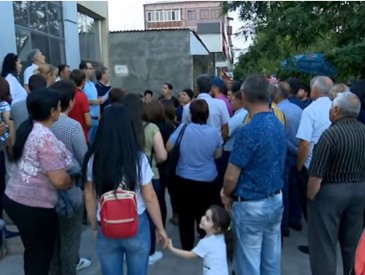 «Գ.Ծառուկյան» հիմնադրամի աջակցությամբ 500-ից ավելի արմավիրցիներ մեկնել են Արցախ՝ որդիներին տեսության