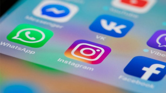 В работе WhatsApp и Facebook произошел массовый сбой