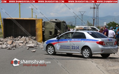 Խոշոր ավտովթար Շիրակի մարզում․ բախվել են Toyota Land Cruiser-ն ու բեռնատար КамАЗ-ը․ КамАЗ-ը կողաշրջվել է․ վարորդին տեղում բուժօգնություն է ցուցաբերվել․