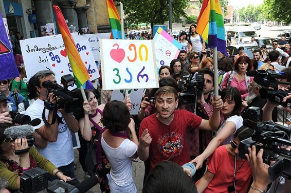 Թբիլիսիում գեյ-շքերթը չեղարկվել է «Ռուսթավի-2»-ի սկանդալից հետո